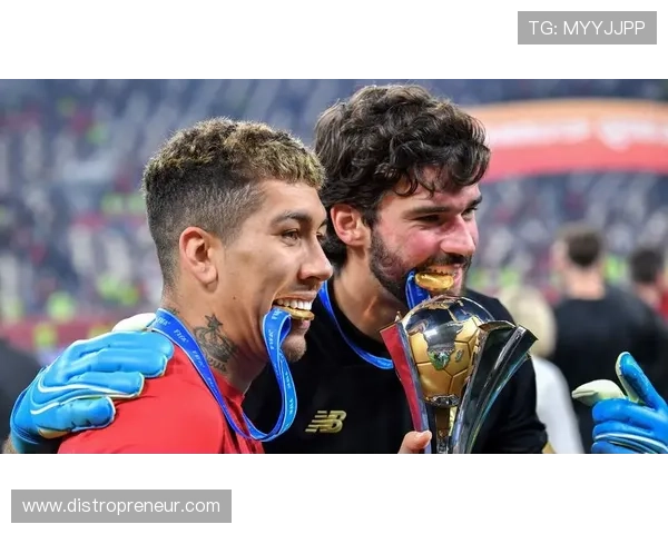 足球巨星同框瞬间回顾汇聚全球明星的精彩合影时刻