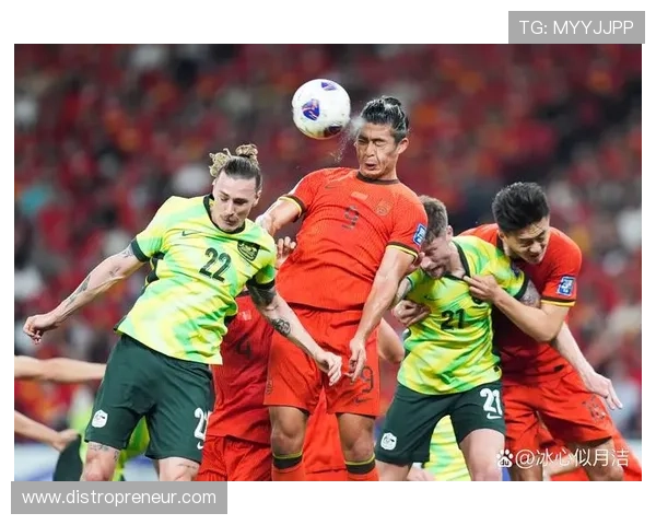 足球明星点球失误瞬间引发热议球迷反应各异情绪复杂 足球明星点球失误瞬间引发热议球迷反应各异情绪复杂